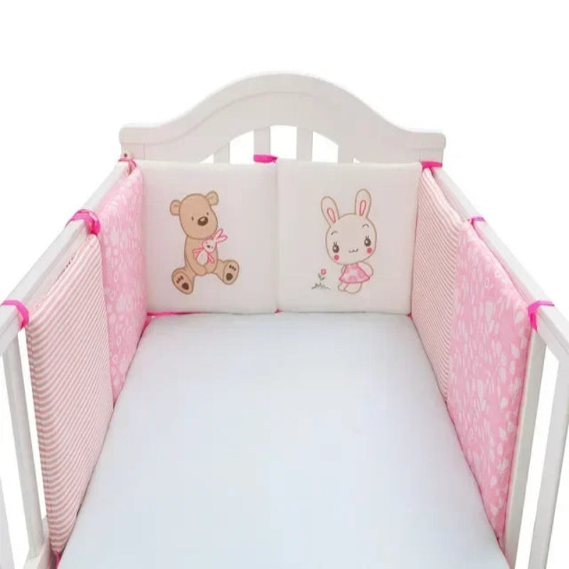 le Tour de Lit Bébé - Lapin Ours Rose  pour la sécurité  et le confort de bébé dans le berceau