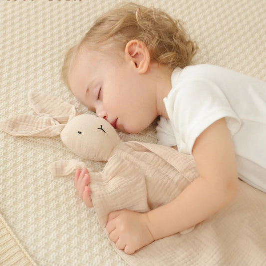 Le doudou bébé en mousseline beige