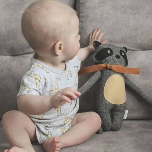 Doudou raton laveur avec bébé