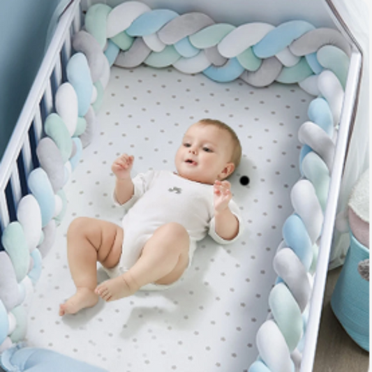 Tresse de lit bébé dans le berceau