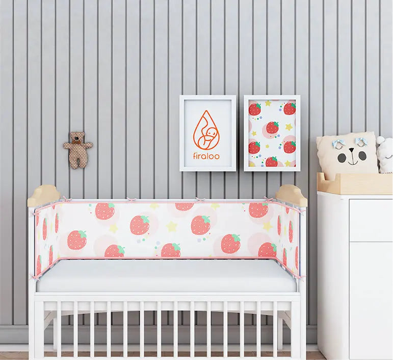 Tour de lit respirant bébé fraises 