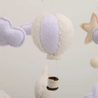 Mobile berceau bébé mouton et ballon — Décoration chambre neutre