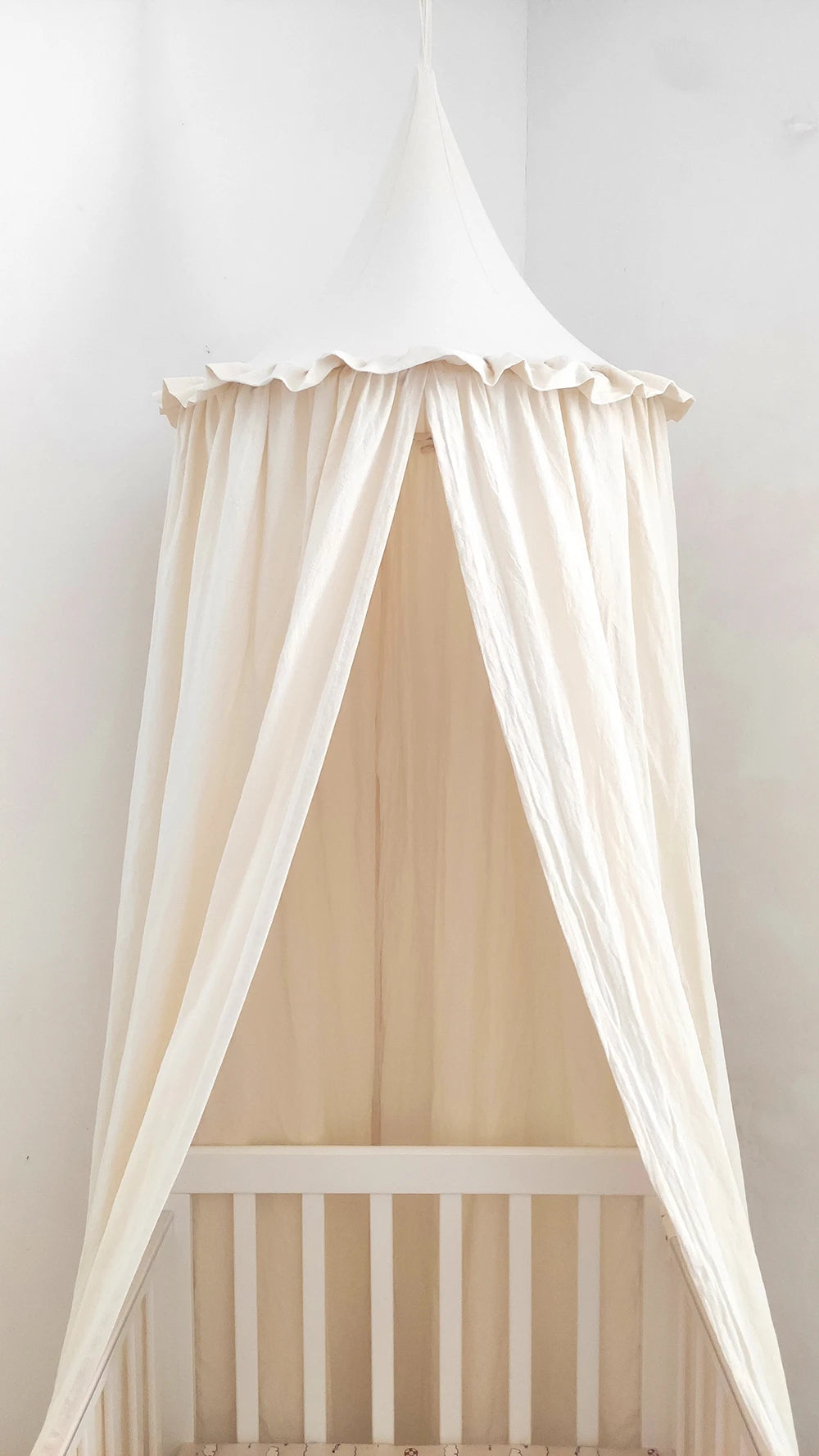 Baldaquin lit bébé 100% coton avec volants — Ciel de lit chambre enfant (variante)
