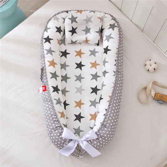 Couffin bébé portable en coton détachable — Nid douillet et oreiller de voyage — Mon Petit Cocon