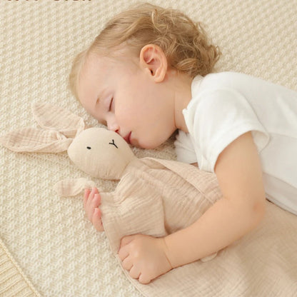 Le doudou bébé en mousseline beige