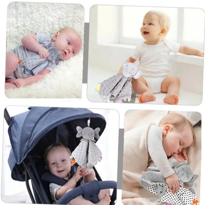 Un doudou éléphant gris pour bébé dans le lit, la poussette, pour dormir