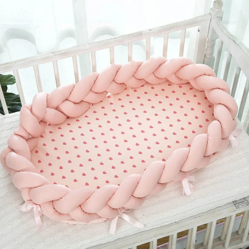 Réducteur de lit bébé tresse rose berceau