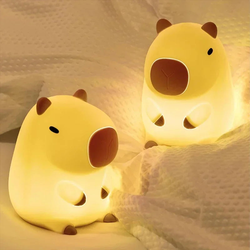 Deux veilleuses bébé Capybara pour chambre enfant