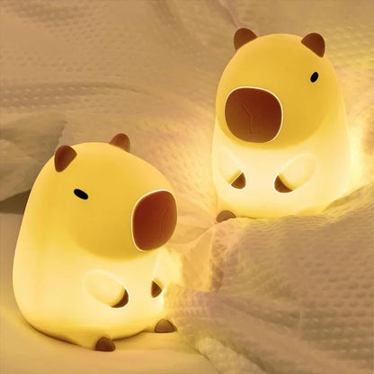 Deux veilleuses bébé Capybara pour chambre enfant